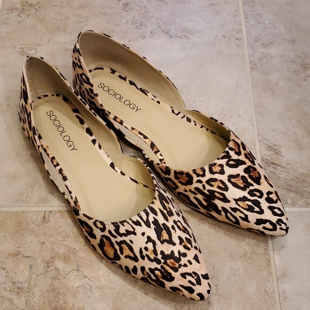 Sociology pointed toe cheetah print slip ons